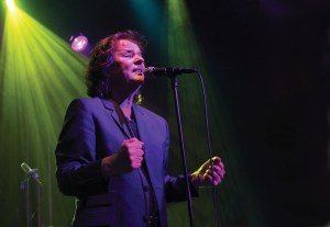 colin-blunstone-live-shot